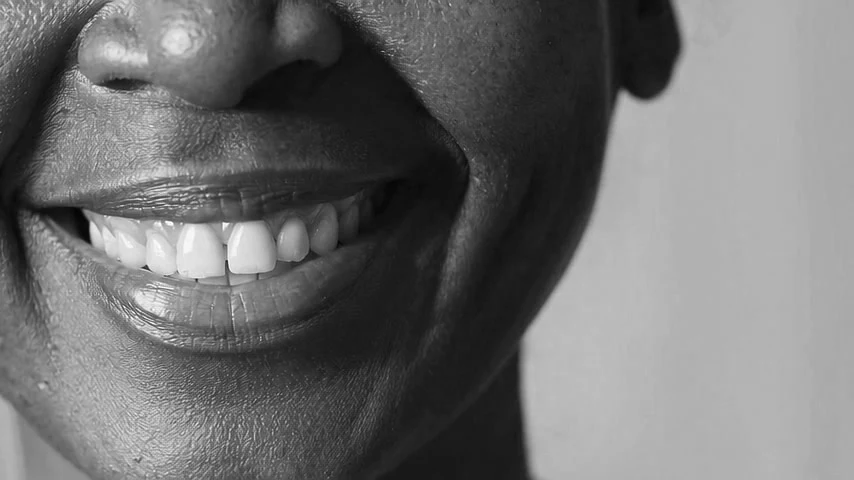 Cliente confiante, sourire sincère